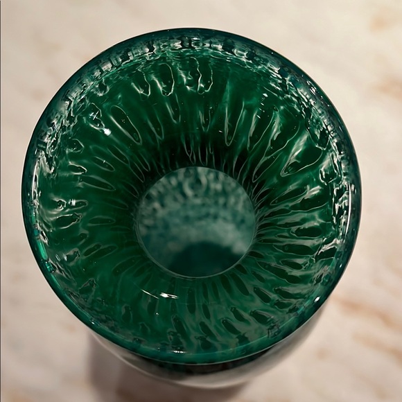 Elegant Green Glass Vase EUC - Picture 5 of 5